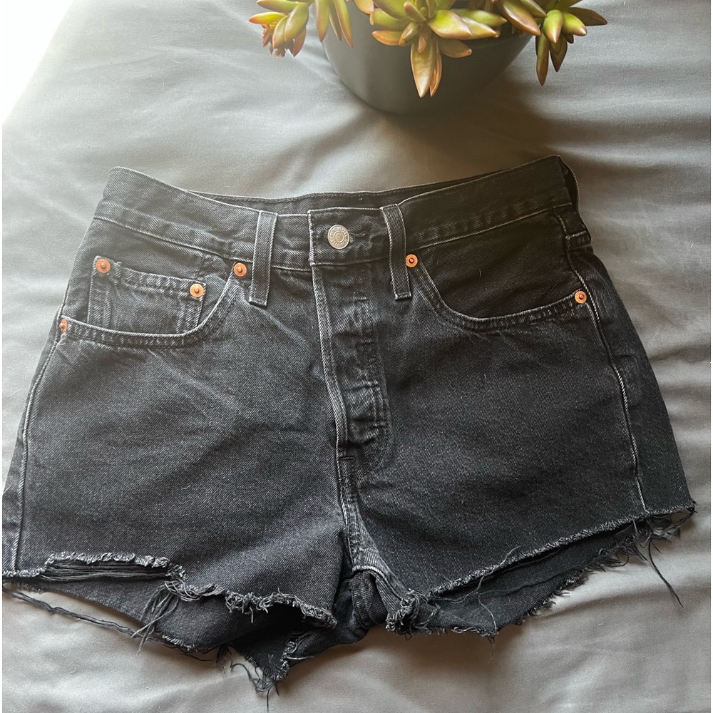 Levi’s shorts 501